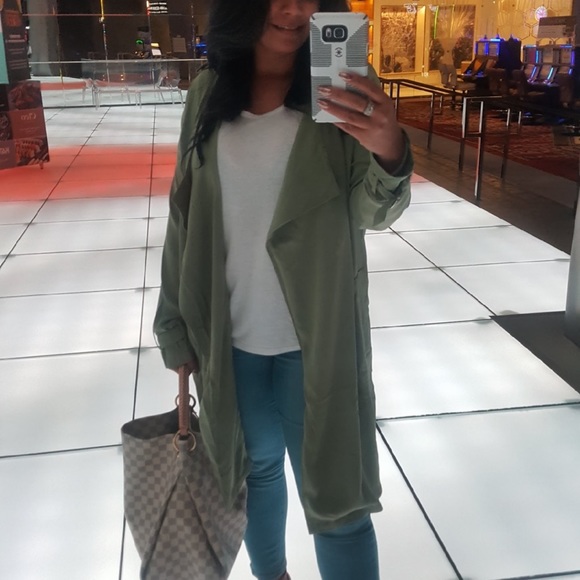 Meet your Posher, Alexia - Picture 7 of 7